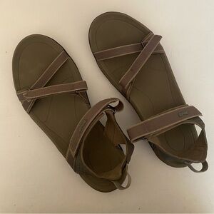 Tevas Sandals sz 9.5 Tan
